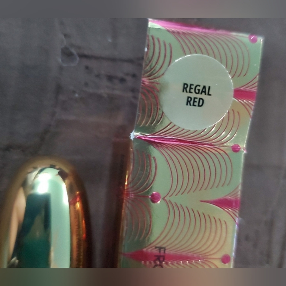 MAC Frost Lipstick LIMITED EDITION REGAL RED. BNIB - Picture 8 of 8